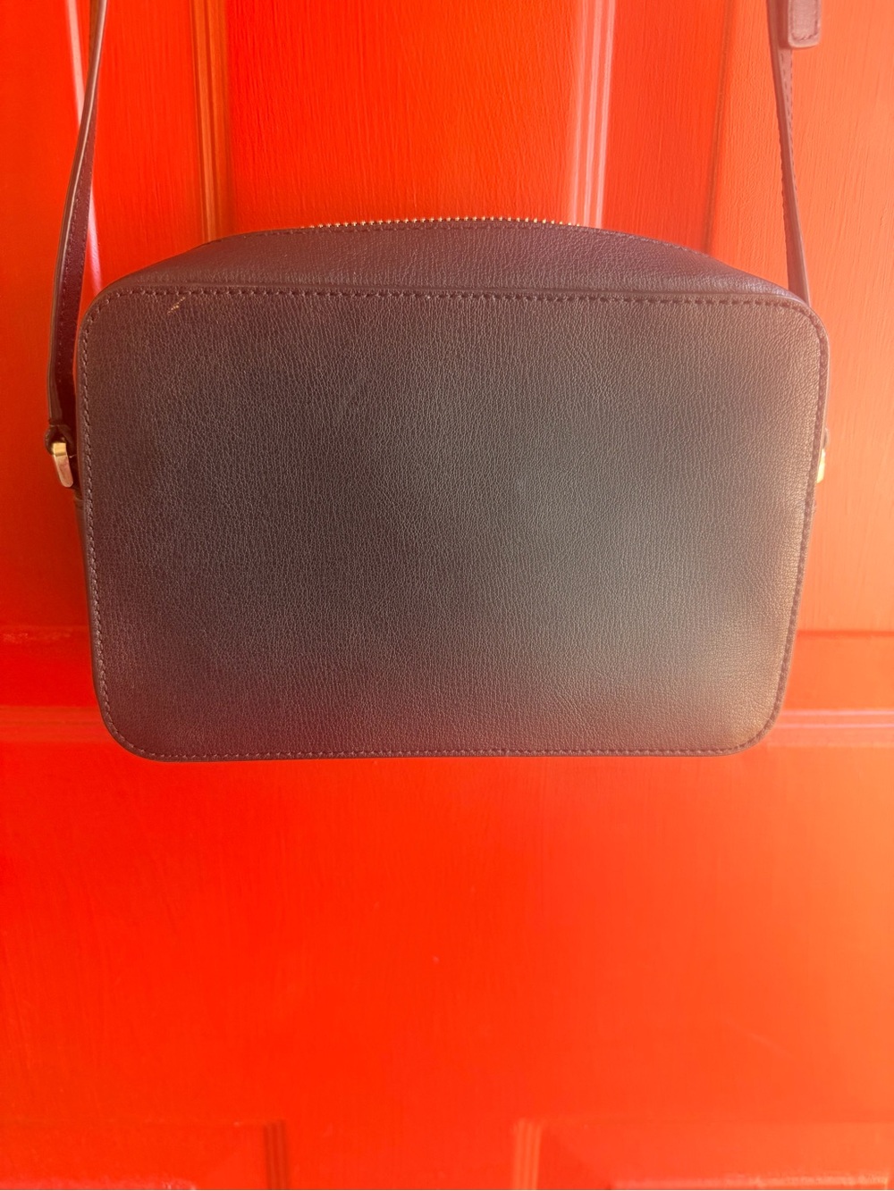 kate spade black leather crossbody camera bag with gold logo - Picture 2 of 9